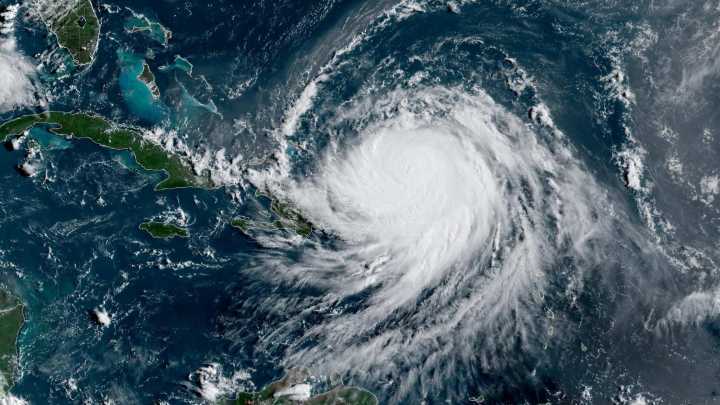 Huracán Erin se Degrada a Categoría 3, Pero Deja sin Luz a 140 mil Personas en Puerto Rico