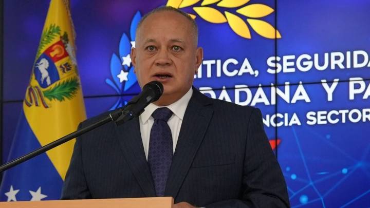 Venezuela despliega 15.000 efectivos en frontera con Colombia ante presencia de destructores estadounidenses en el Caribe