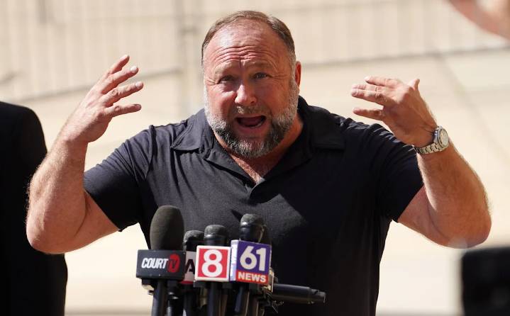 Alex Jones advierte el ‘colapso’ de los cankles de Trump es inminente