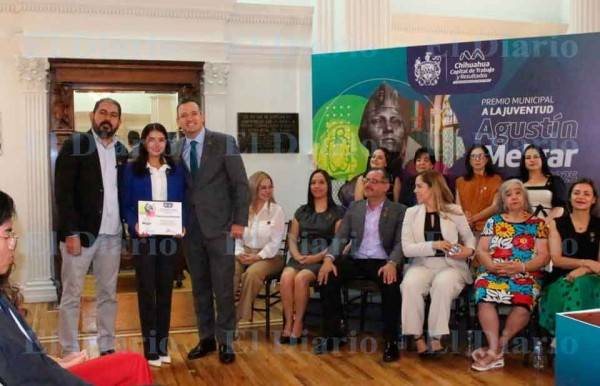 Reconocen a 11 jóvenes con el Premio Municipal a la Juventud