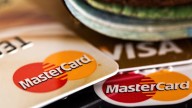 Esta es la edad en la que tu cuenta joven deja de ser gratuita, según cada banco