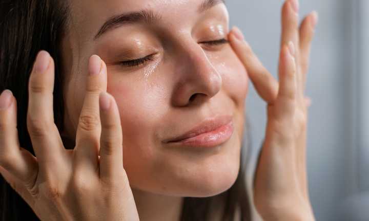 Here's How To Finally Banish Dark Circles