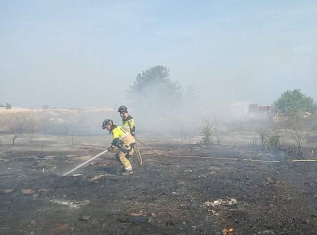 Incendio rural en Casas del Pino, San Javier