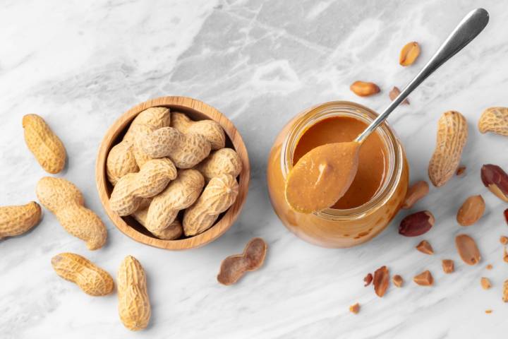 What Happens to Your Sleep When You Eat a Spoonful of Peanut Butter Before Bed?