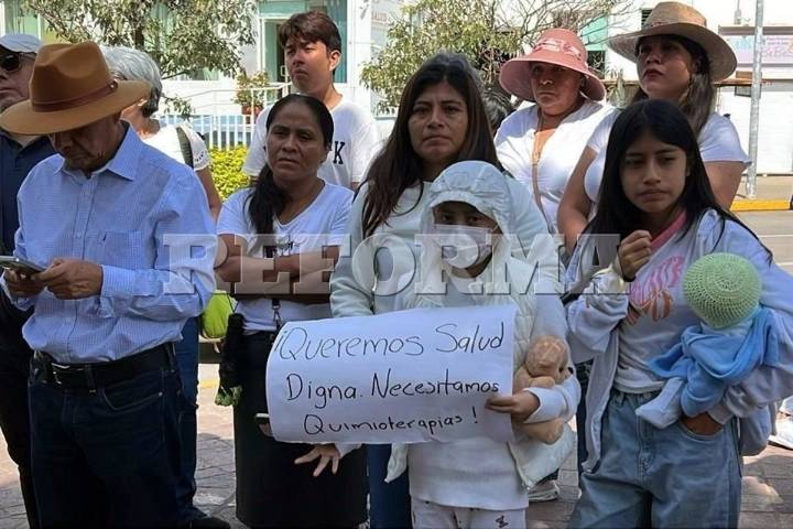 Claman en Oaxaca y Guanajuato: ¡Queremos medicinas!