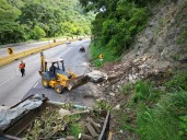 Gobierno de Carabobo realizó limpieza y recolección de escombros en Autopista Valencia