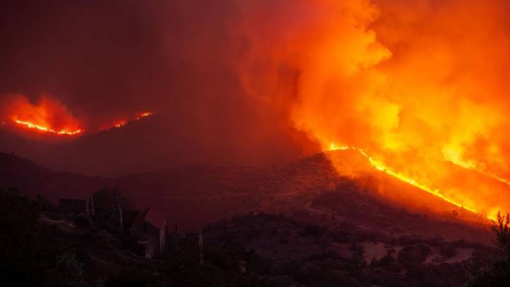 Grecia, Portugal y los Balcanes luchan contra las llamas en plena ola de calor que asfixia al sur de Europa
