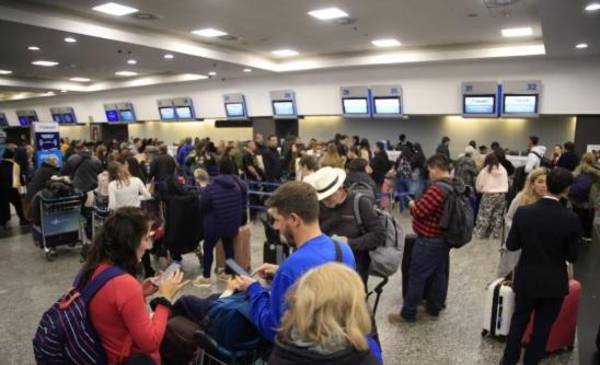 Controladores aéreos: el paro se sintió en todo el país