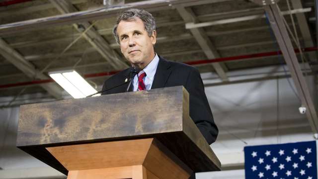 Former senator Sherrod Brown joins picket line of striking UAW workers in Evendale