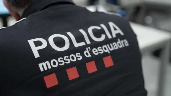Tres detenidos por un robo de dos cadenas de oro valoradas en 14.000 euros en Barcelona
