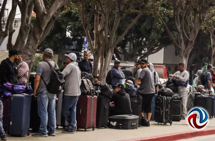 Jornaleros agrícolas cruzan de forma legal a EEUU por garita de Tijuana