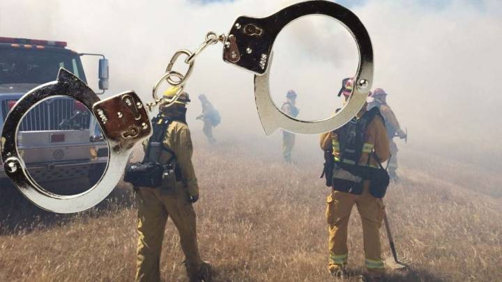 Patrulla Fronteriza detiene a dos bomberos que combatían un incendio en EU, ¿qué hicieron?