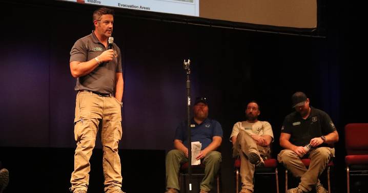 Hundreds pack Sunset Fire meeting