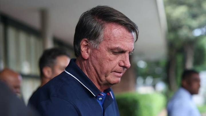 Ordenan arresto domiciliario a expresidente brasileño Jair Bolsonaro