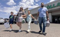 Aprovechan familias tradicional fin de semana libre de impuestos