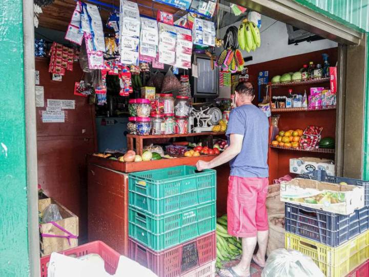 Día del Tendero: caen las ventas, pero crece la apuesta digital en las tiendas de barrio