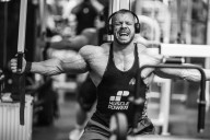 Should You Train Through Pain? A Physio Explains What Hybrid Athletes Need to Know