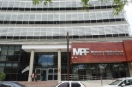 Preventiva y domiciliaria al médico acusado de abusar de la hijastra