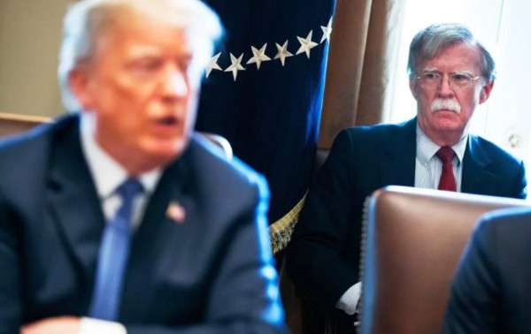 Registra FBI casa de ex asesor de seguridad de Trump