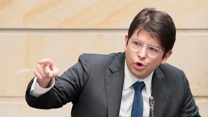 Miguel Uribe Turbay, senador colombiano, sufre hemorragia y pasa por cirugía de urgencia