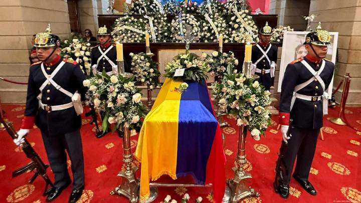 Miles de personas despiden en Colombia al senador Miguel Uribe Turbay