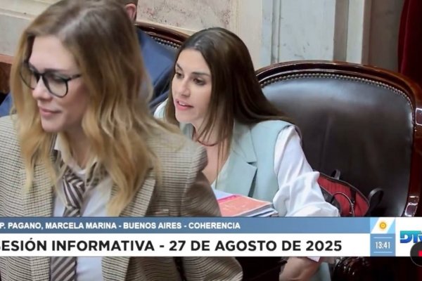 Como en el secundario: cuando Marcela Pagano iba a hacerle una pregunta a Francos, Lilia Lemoine se le paró adelante para taparla
