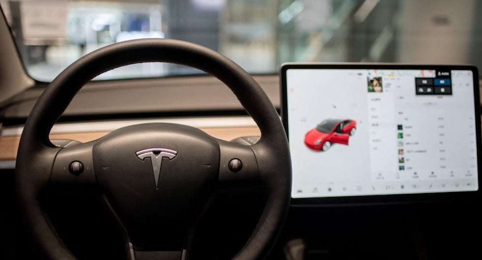 Tesla enfrenta demanda colectiva de accionistas por fallas en su servicio de robotaxis