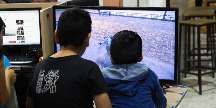 Indecopi advierte que niños están expuestos al juego compulsivo, micropagos que se acumulan y publicidad invasiva en línea