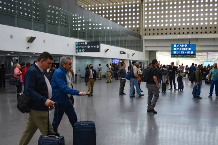 Reabre AICM tras cierre temporal por inundaciones; 20 mil pasajeros afectados
