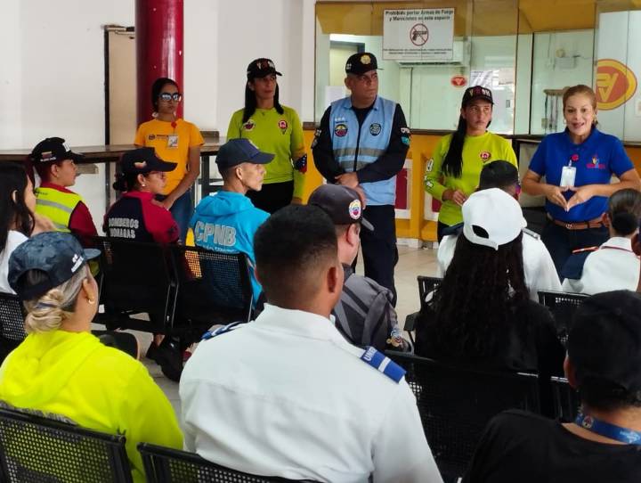 Instituto de Derechos del Niño vela por cumplimiento de los permisos de viaje