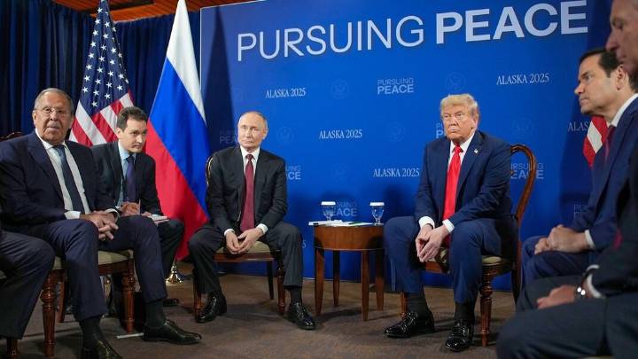 Comienza la histórica reunión de Putin y Trump en Alaska