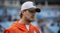 Deja Kenny Pickett a Browns y llega a los Raiders