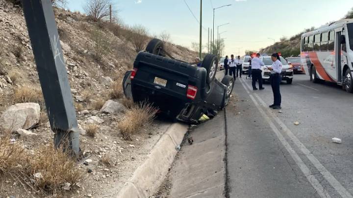 Volcamiento en las inmediaciones de la presa Abelardo L. Rodríguez deja un hombre lesionado