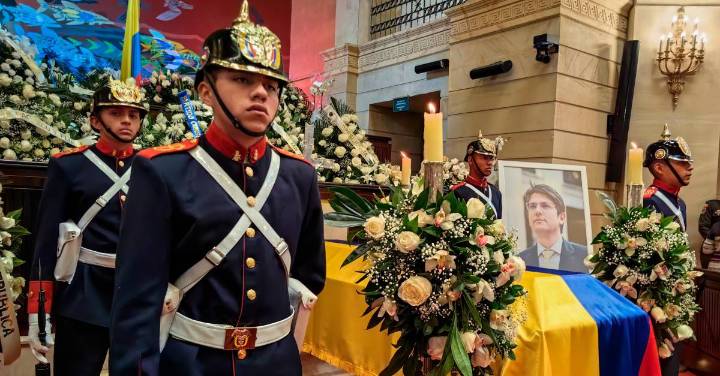 Un monumento y una placa conmemorativa: así es el proyecto de ley que busca honrar la memoria de Miguel Uribe