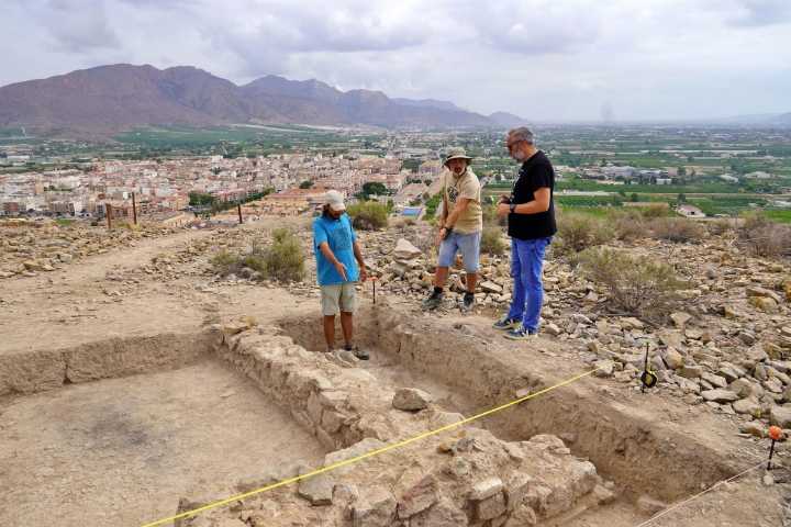 Región | Santomera reanuda las excavaciones arqueológicas en el poblado ibérico de Cobatillas la Vieja, en la Sierra del Balumba