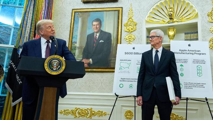 Trump announces Apple investing another $100 billion in US manufacturing