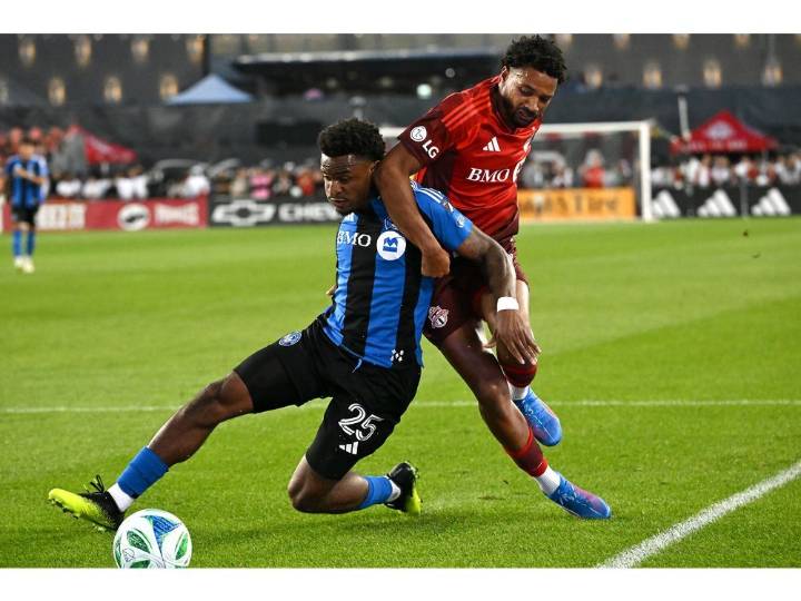 Toronto FC scores late goal for a 1-1 draw with CF Montreal