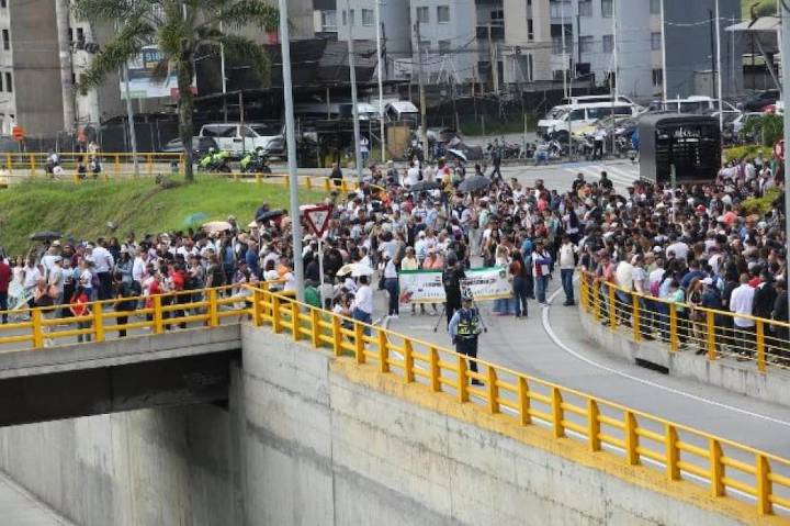 Docentes de Risaralda realizan paro de 24 horas por crisis en sistema de salud