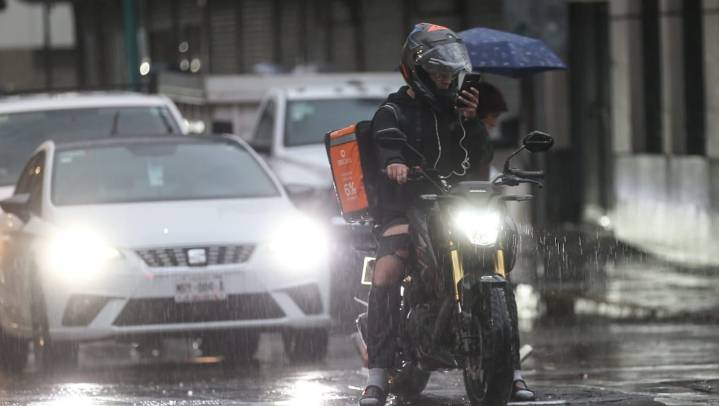 Activan alertas naranja y amarilla por lluvia