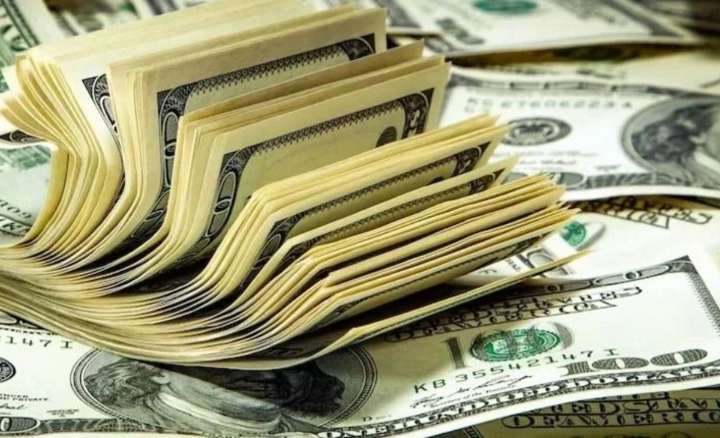 El dólar cayó nuevamente y se acerca a los $1.300