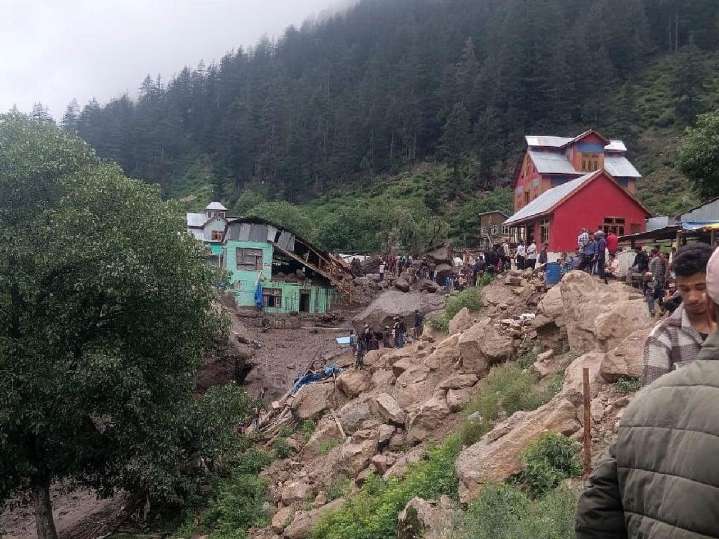 Inundación repentina ocasiona la muerte de decenas de personas en India