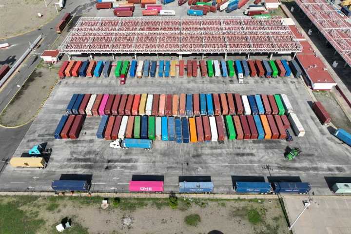 Identifica agencia aduanal 18 empresas irregulares; embarga más de 10 millones de cajetillas de cigarros
