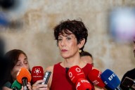 Retiran una pancarta con simbología nazi contra los primeros menores migrantes derivados a Gijón