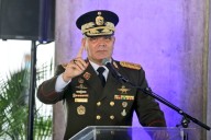 Padrino López advierte a EEUU que no «se atreva» a poner un pie en territorio venezolano