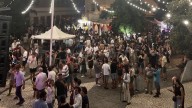 La idea de que Madrid no se vacía en verano cobra fuerza: más gente en transporte público, en museos e incluso en las verbenas
