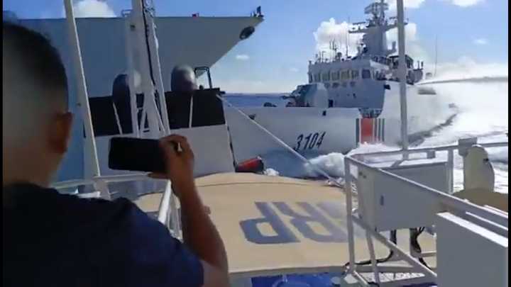 Two Chinese military vessels collide in South China Sea