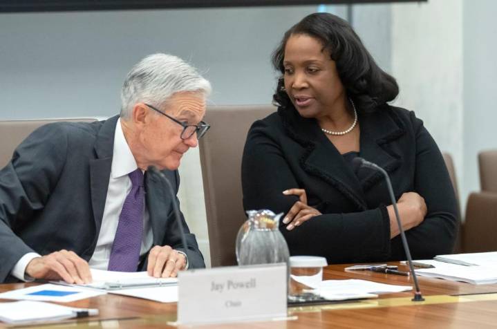 Trump calls on Federal Reserve official to resign after official accuses her of mortgage fraud