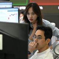 Stocks drop as Trump's new tariff sweep offsets earnings