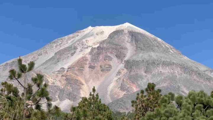 Rescatan a Mujer Alpinista en el Pico de Orizaba, Veracruz; Presuntamente Sufrió una Caída