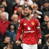 Fernandes lifts Man Utd gloom, Frank suffers first league loss with Spurs